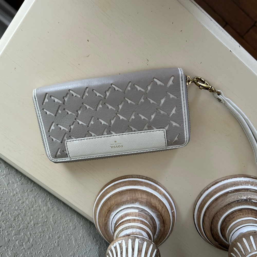 New Fossil wallet with wristlet